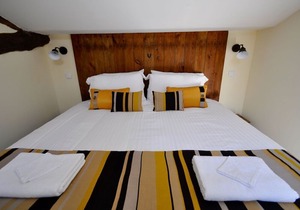 Modern Charentais gîtes, heated pool, free wifi. Kids can be kids & adults relax