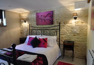 Modern Charentais gîtes, heated pool, free wifi. Kids can be kids & adults relax