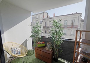 Modern flat close to the Cité du Vin