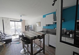 Modern flat close to the Cité du Vin