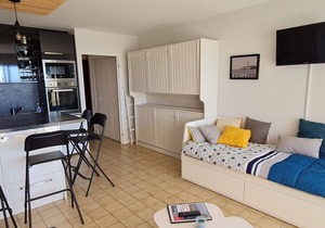 Modern ground floor studio with garage and terrace