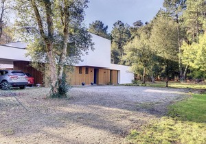 MODERN VILLA ON BEAUTIFUL LAND IN SOUSTONS PLAGE