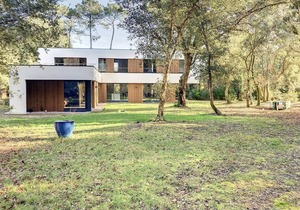 MODERN VILLA ON BEAUTIFUL LAND IN SOUSTONS PLAGE