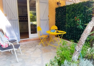N ° 1 2-person apartment "Standard" located in lush greenery.