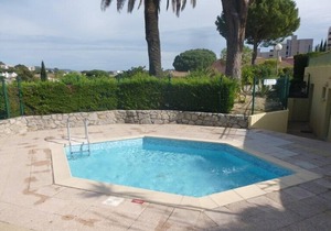 Nice air-conditioned 2-room apartment in a residence with swimming pool