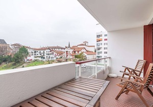 Nice studio downtown with parking, pets allowed