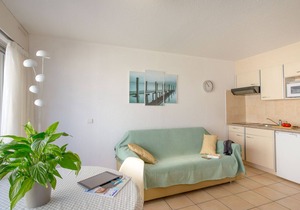 Oceanview Gem: 2BR Apt with Terrace, Beach & City Center Access