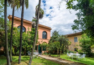 Pretty Farmhouse in Bacchereto with Swimming Pool