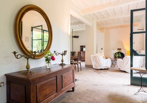 Pretty Farmhouse in Bacchereto with Swimming Pool