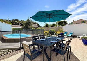 Pretty house with swimming pool, garden