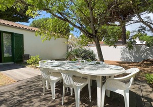 Pretty single storey house near the beach