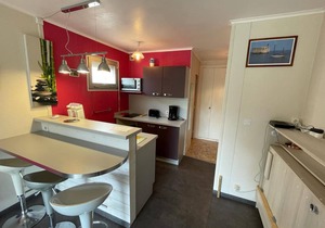 Quiet studio steps from the beach with balcony and garage