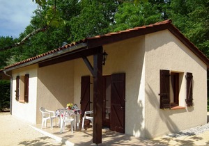 Quiet small house in Holiday Resort * swimming pool, tennis, bar, activities