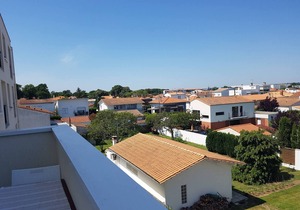 Refurbished apartment 7 minutes walk from the beach