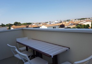 Refurbished apartment 7 minutes walk from the beach