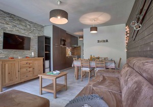 Renovated 6-person apartment with south balcony and slope views in Gourette