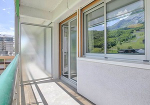 Renovated 6-person apartment with south balcony and slope views in Gourette