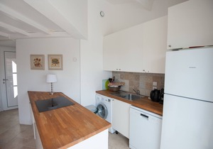 Renovated house, quiet, with garden, 400 m from the beach facing the Golden Islands