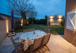 Renovated house, quiet, with garden, 400 m from the beach facing the Golden Islands