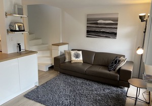 Renovated semi-detached villa - sleeps 8 - Beach walk