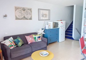 Renovated T2 duplex 20m from beach with sea view, parking and WIFI