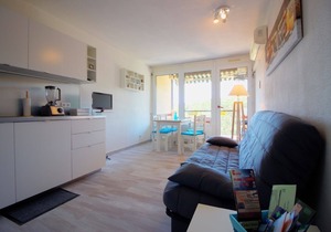 RESIDENCE BEACH FACING THE ISLANDS OF HYERES