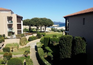 RESIDENCE BEACH FACING THE ISLANDS OF HYERES