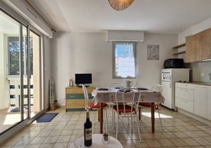 SAINT GEORGES DE DIDONNE - BEAUTIFUL FLAT in a wooded residence NEAR THE SEA