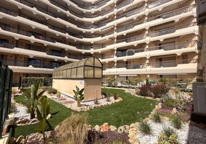 Seafront Studio Cabin, Sleeps 4, Terrace, 3rd Flr, 200m to Port Fréjus, Cleaning Included