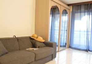 Seafront Studio Cabin, Sleeps 4, Terrace, 3rd Flr, 200m to Port Fréjus, Cleaning Included