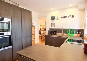 Single storey family villa close to the beach