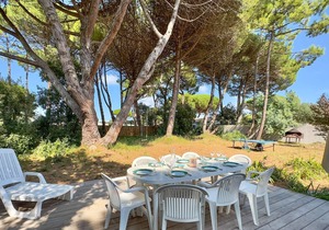 Single storey family villa close to the beach
