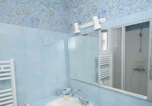 Single storey family villa close to shops
