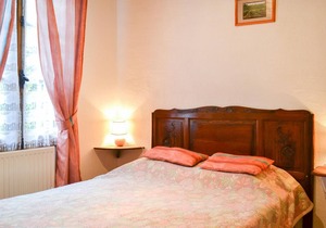 Small and well-kept cottage in Limeuil with room for 5 people.