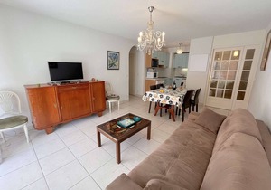 Spacious 1BR Apt with Large Terrace, Near Sea and Station, Garage Included - Saint-Raphaël