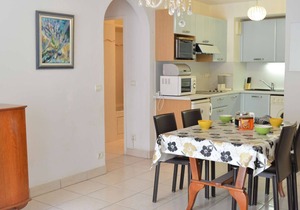 Spacious 1BR Apt with Large Terrace, Near Sea and Station, Garage Included - Saint-Raphaël