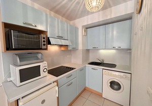 Spacious 1BR Apt with Large Terrace, Near Sea and Station, Garage Included - Saint-Raphaël