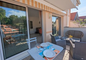 Spacious, Sunny T3 in Central Arcachon with Terrace, Parking, Near Park and Beach
