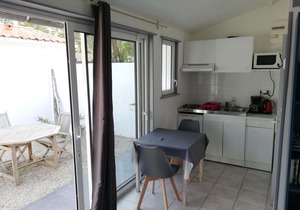 studio type cottage for 2 people, private patio and heated pool