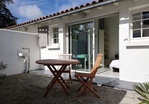 studio type cottage for 2 people, private patio and heated pool