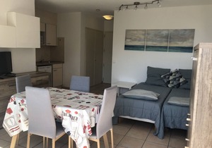 Studio with Balcony Near Beach and Shops, Free Wi-Fi