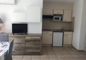 Studio with Balcony Near Beach and Shops, Free Wi-Fi