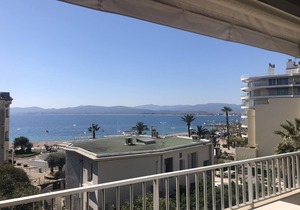 Studio with Balcony Near Beach and Shops, Free Wi-Fi