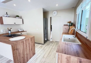Superb single storey villa with swimming pool