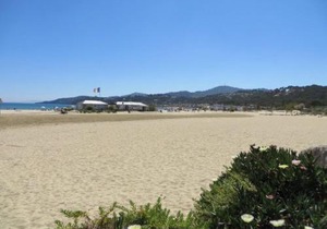 T2 avec Grande Loggia, Parking, Proche Plage et Commerces à La Favière - FR-1-610-68
