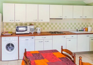 This beautiful and bright vacation home in the heart of the Périgord Noir welcomes you in Limeuil, o