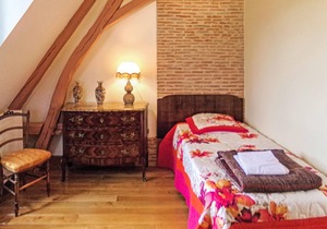 This beautiful and bright vacation home in the heart of the Périgord Noir welcomes you in Limeuil, o