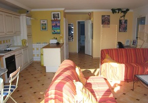 Top-Floor 2-Bedroom Apartment with AC and Balcony in Cavalaire-sur-Mer