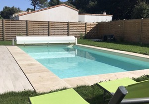 Villa with private pool and Jacuzzi on a residence with tennis