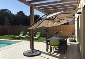 Villa with private pool and Jacuzzi on a residence with tennis